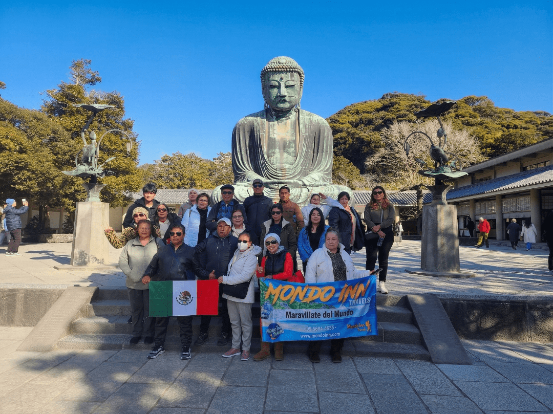 Testimonio Mondo Inn Travels bajo cerezos en Tokio